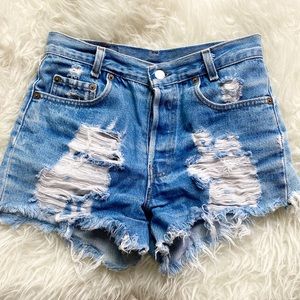 Vintage Levi’s High Waisted denim shorts